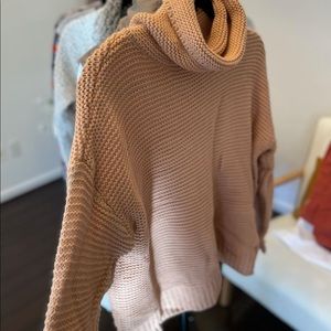 Cutieeeee Turtle neck
•••
🍭size: Medium